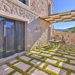 Noble Crown Stone House Cappadocia 3*