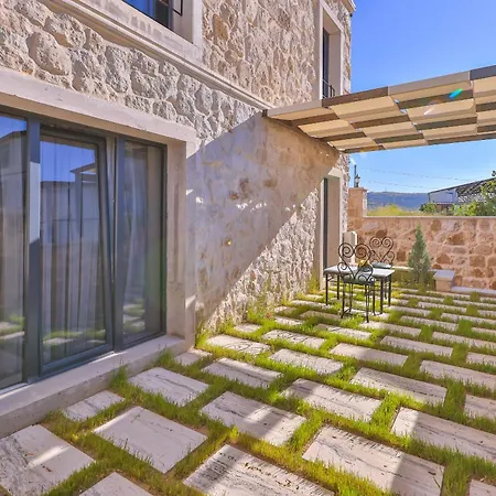 Noble Crown Stone House Cappadocia Bed and breakfast